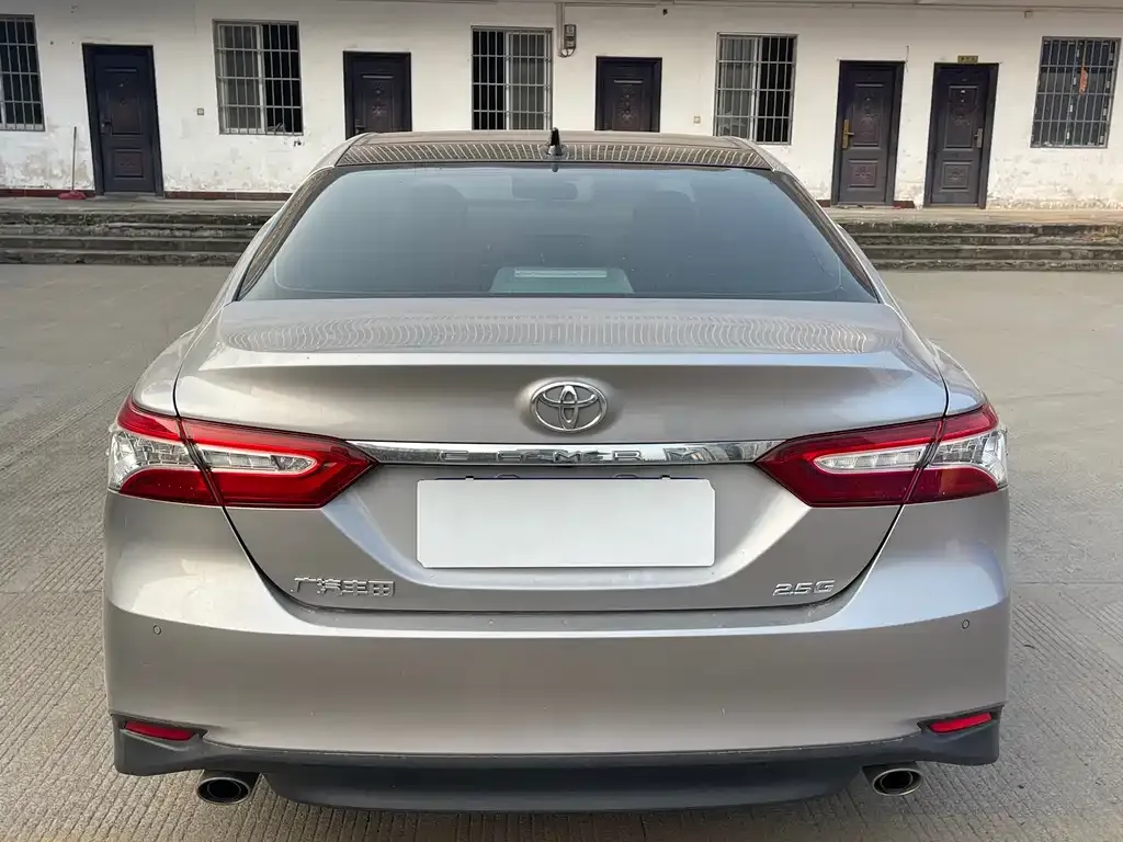 Toyota Camry — фото 4
