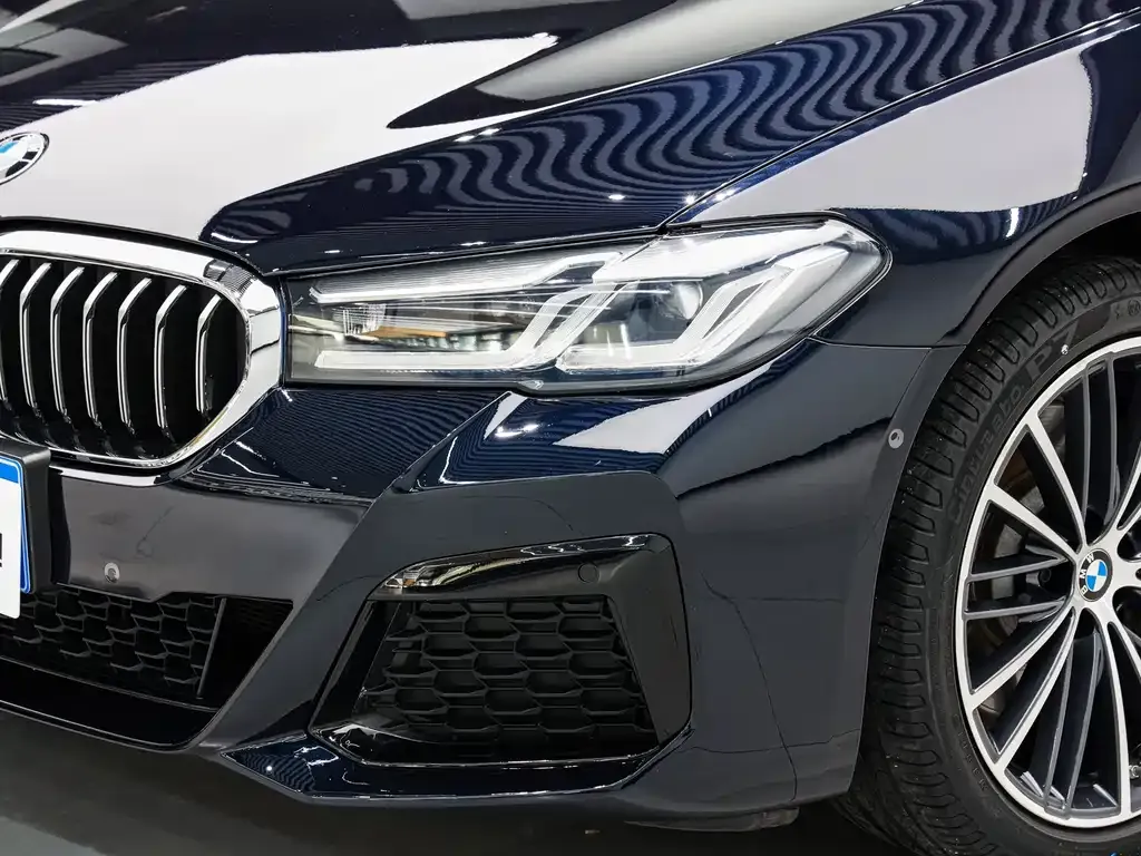 BMW 5 Series — фото 9