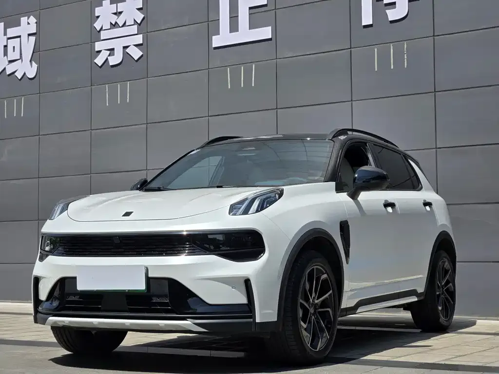 Lynk & Co 01 EM-P