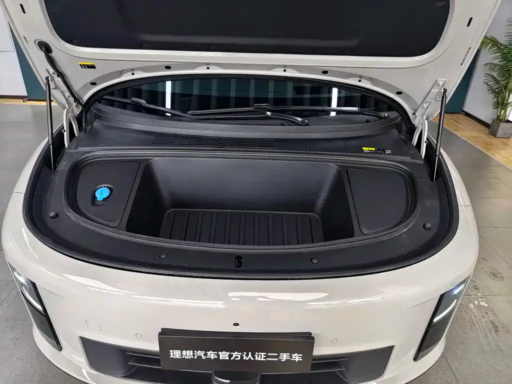 Li Auto i6 — фото 10