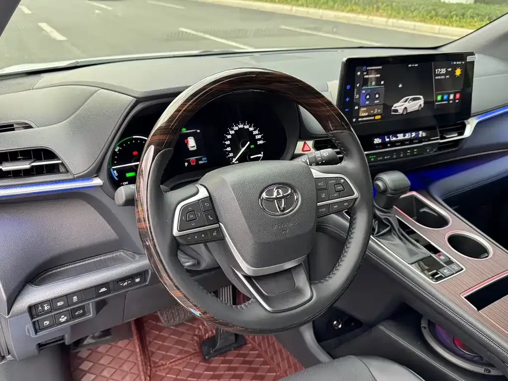 Toyota Granvia — фото 7