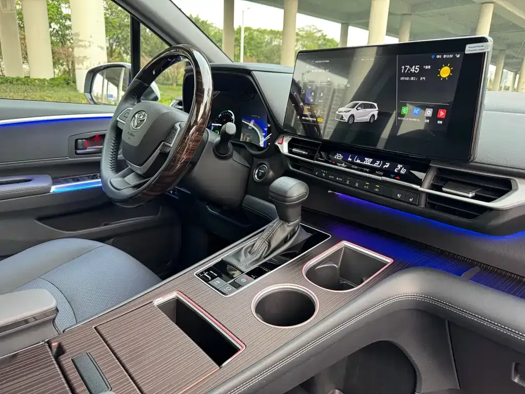 Toyota Granvia — фото 8