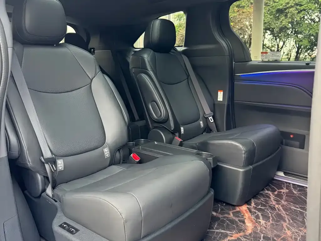 Toyota Granvia — фото 10