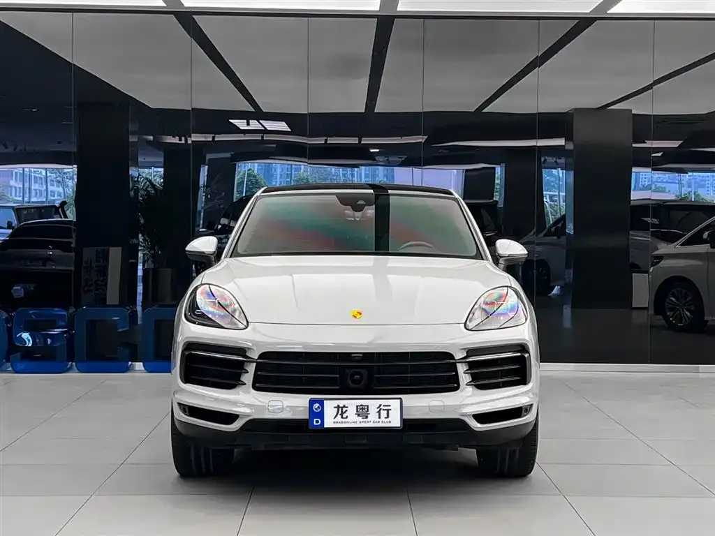 Porsche Cayenne — фото 1