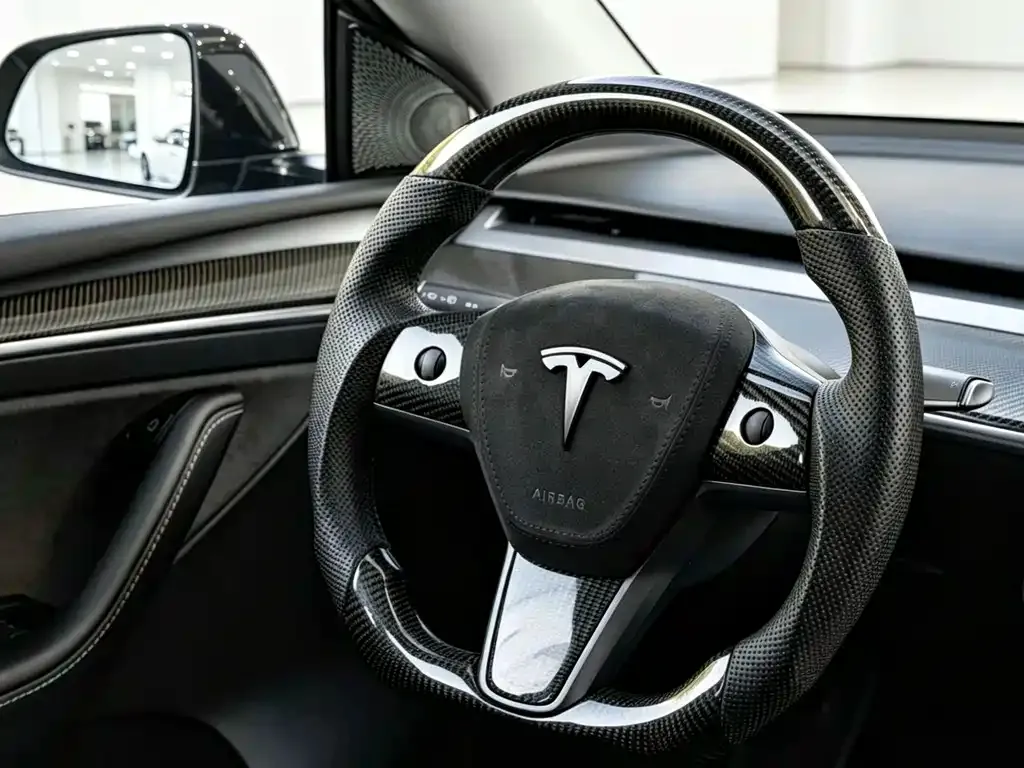 Tesla Model Y — фото 10