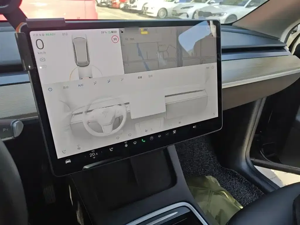 Tesla Model Y — фото 5