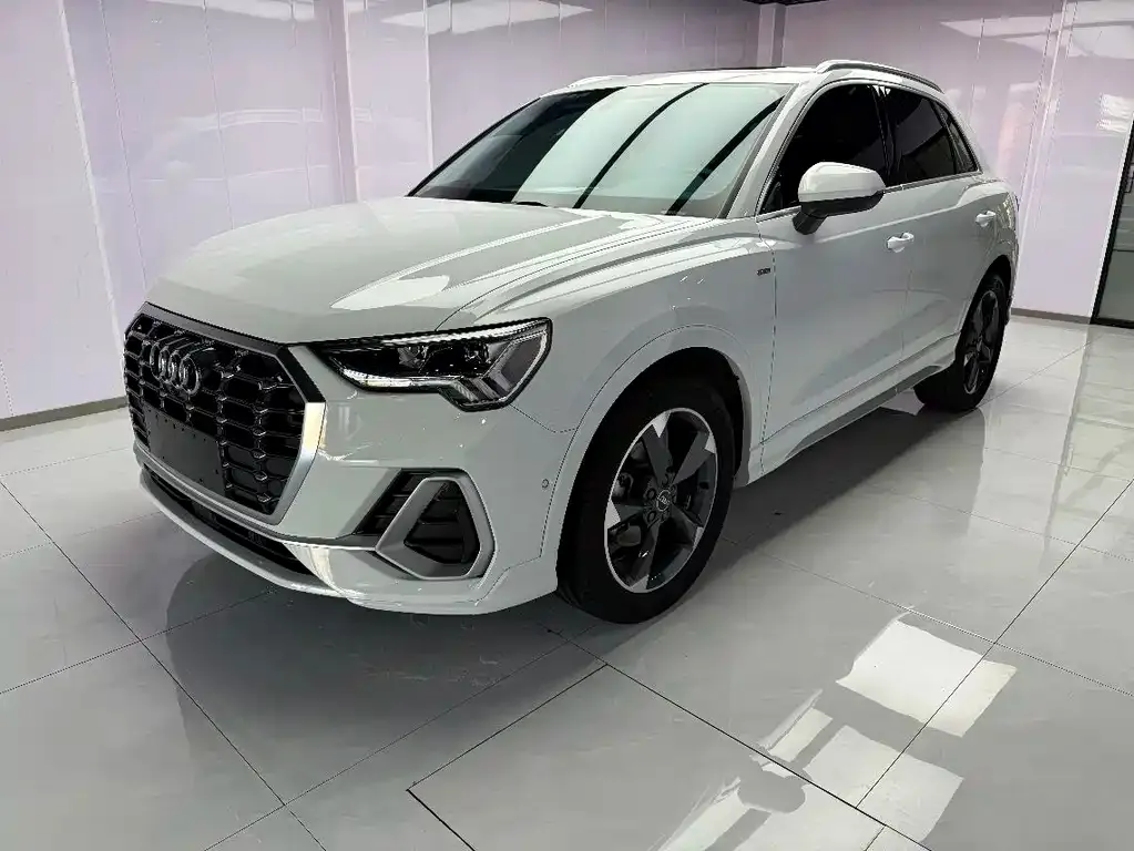 Audi Q3 — фото 1
