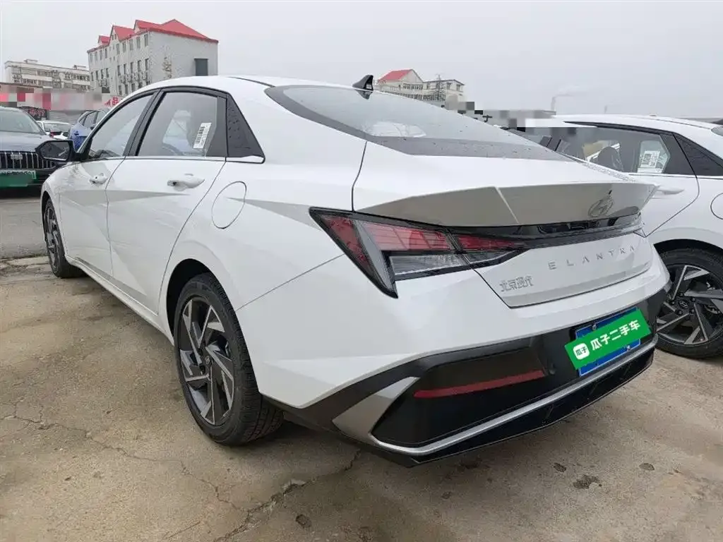 Hyundai Elantra — фото 4