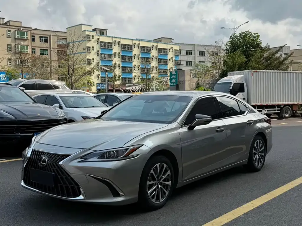 Lexus ES — фото 1