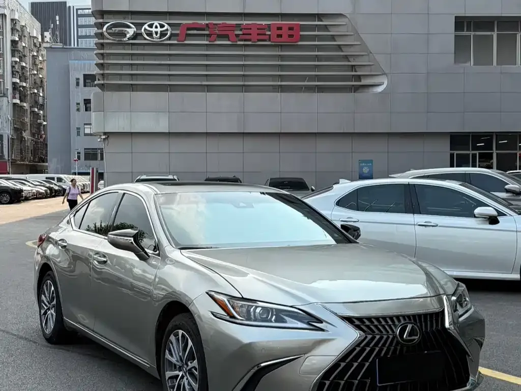 Lexus ES — фото 9