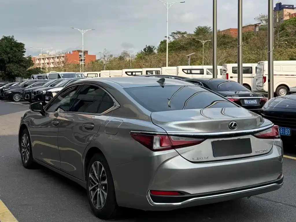 Lexus ES — фото 10