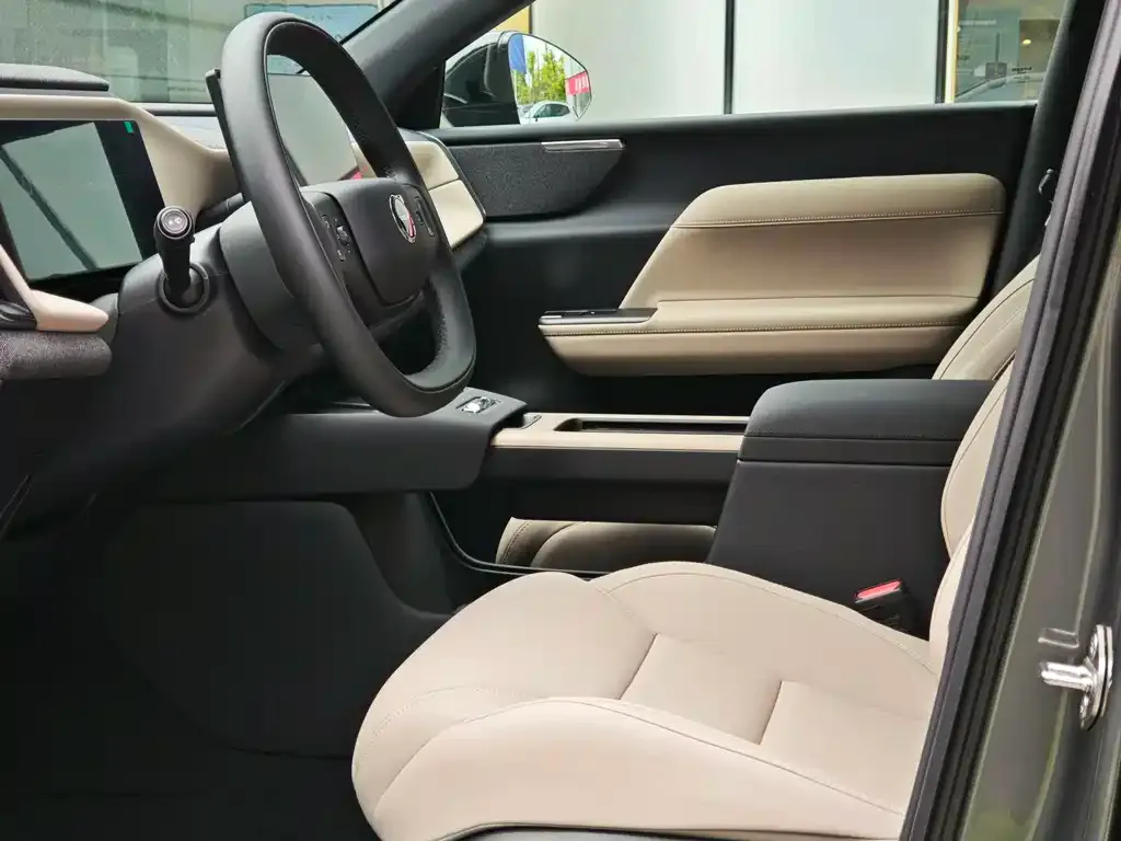 Volvo XC70 Plug-in Hybrid 2025 из CN, фото 10