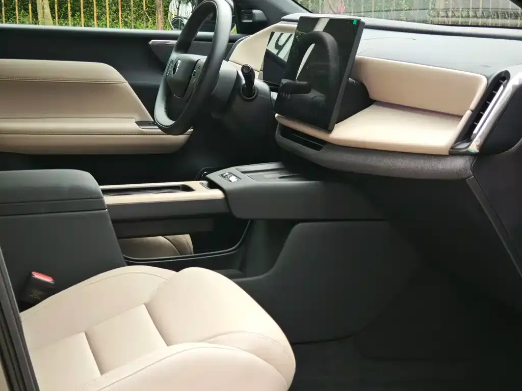 Volvo XC70 Plug-in Hybrid 2025 из CN, фото 5