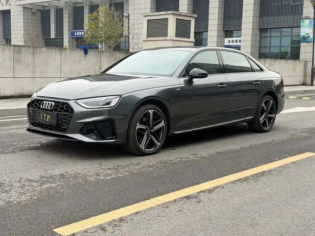 Audi A4L — фото 1