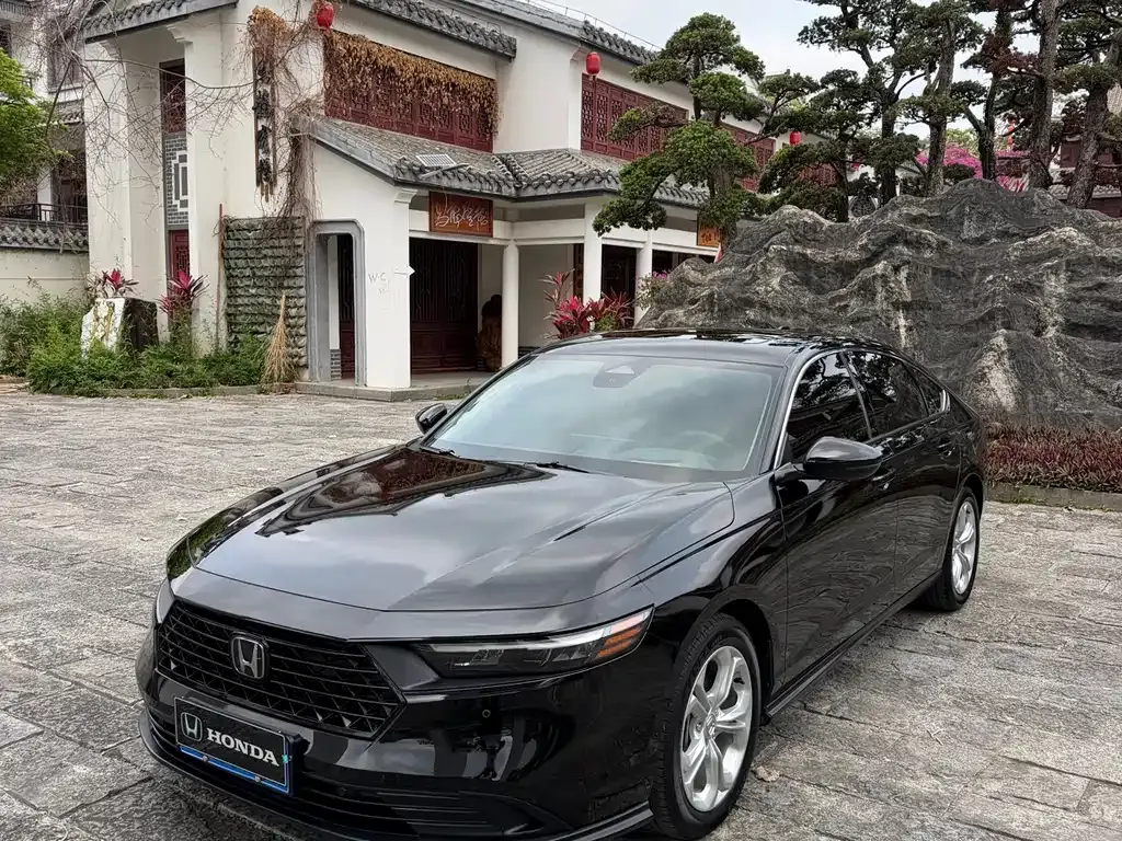 Honda Accord — фото 1