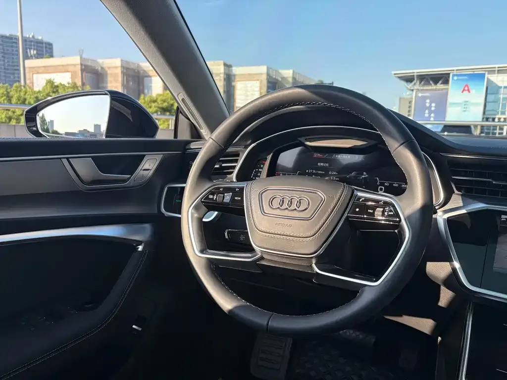 Audi A7L — фото 5