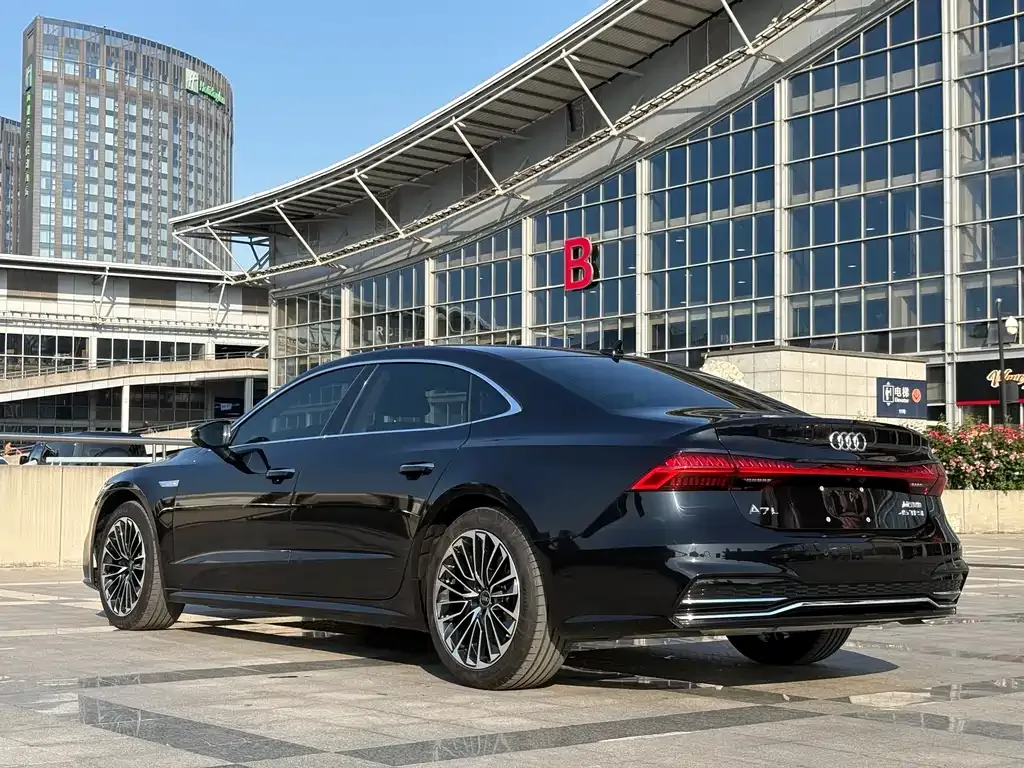 Audi A7L — фото 9
