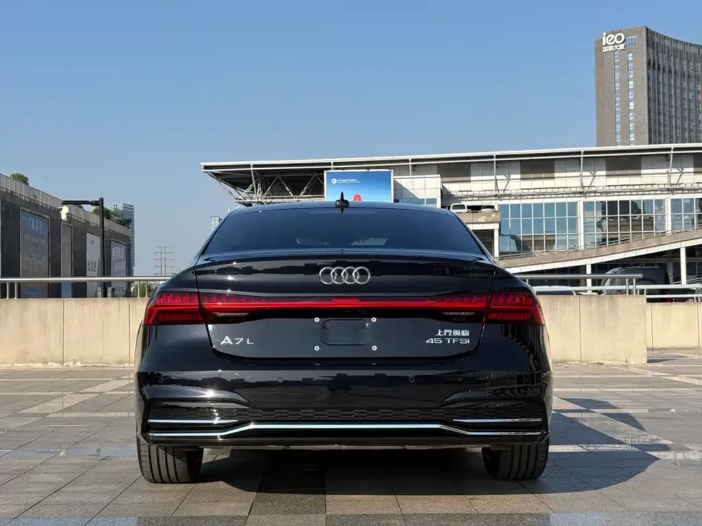 Audi A7L — фото 2