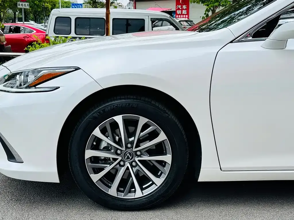Lexus ES — фото 4