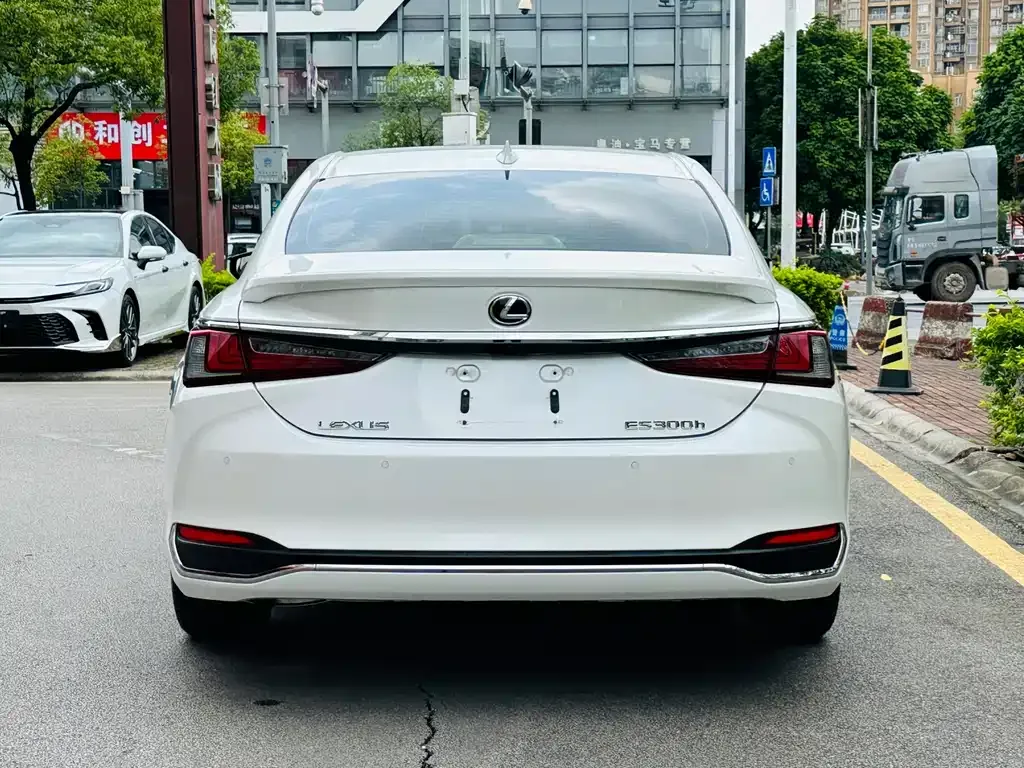 Lexus ES — фото 9