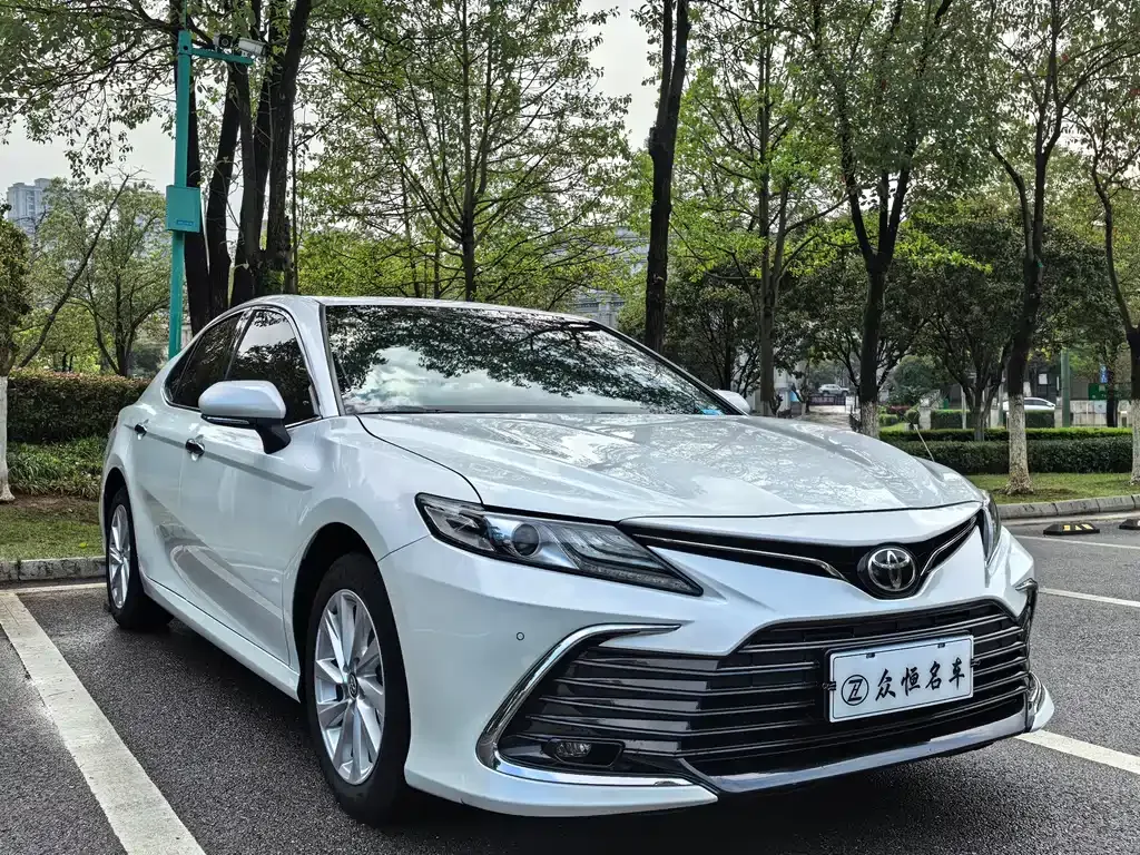 Toyota Camry — фото 5