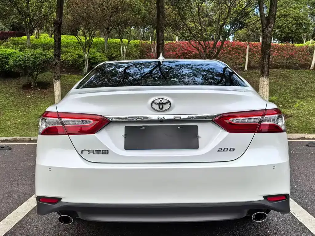 Toyota Camry — фото 4
