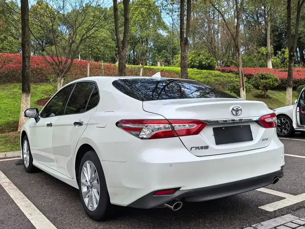Toyota Camry — фото 10