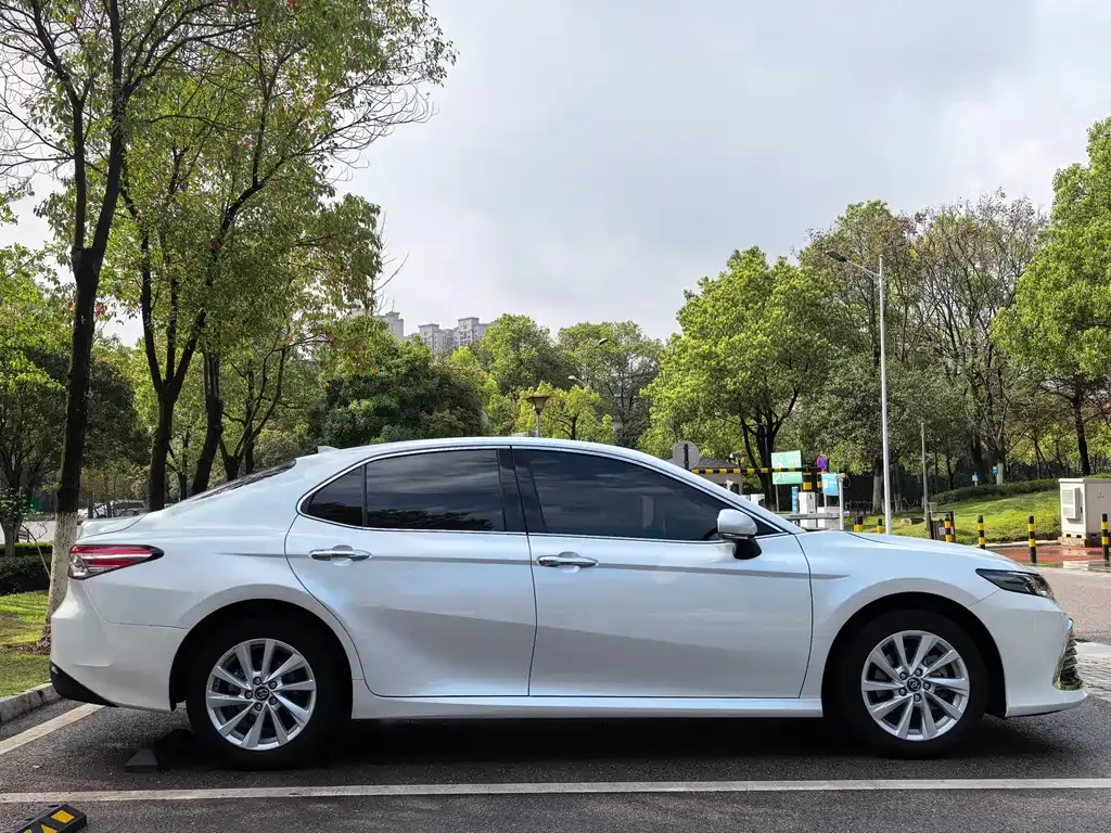 Toyota Camry — фото 7