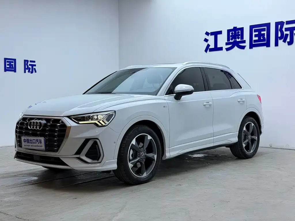 Audi Q3 — фото 1