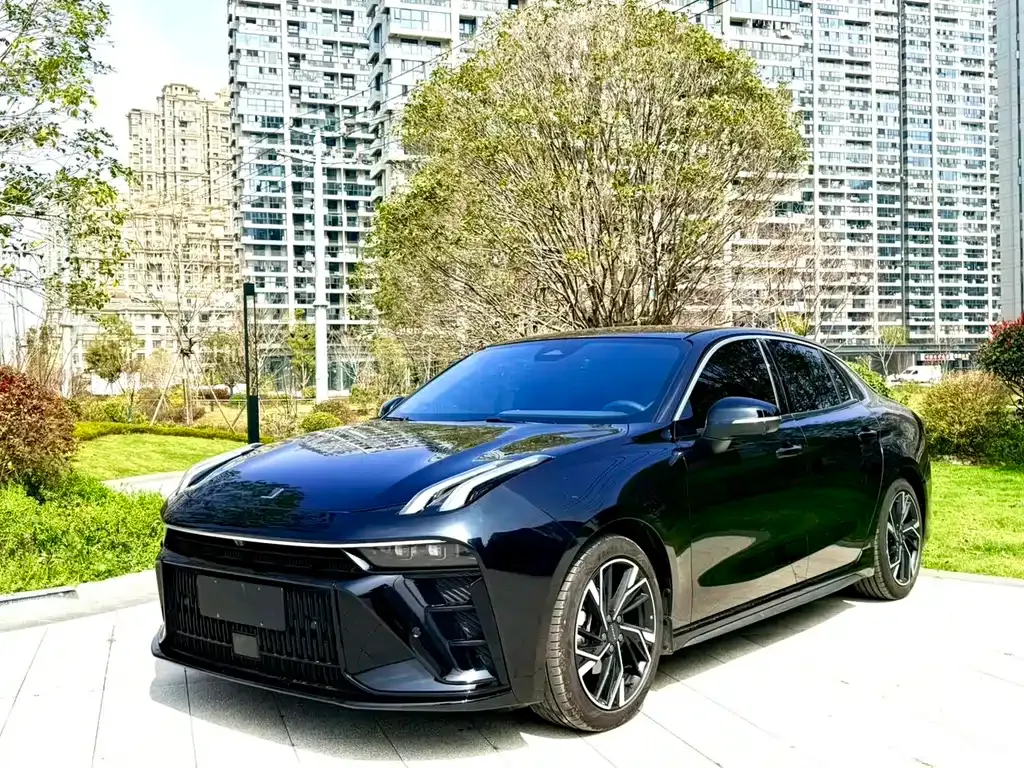 Lynk & Co 03