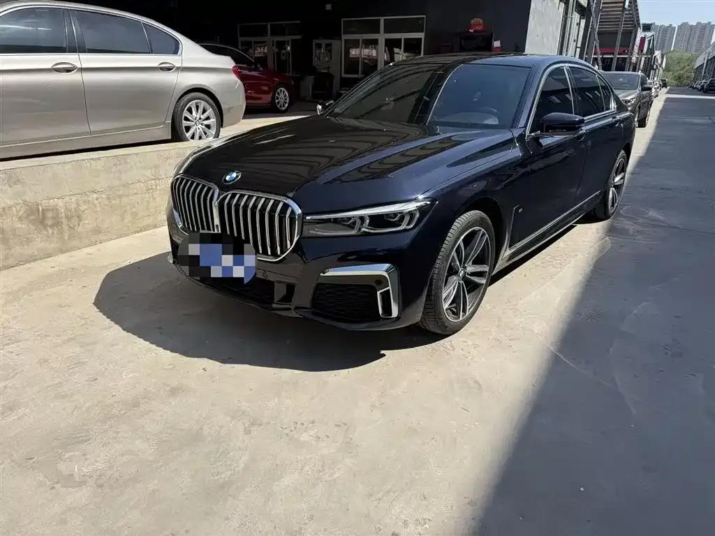 BMW 7 Series — фото 1