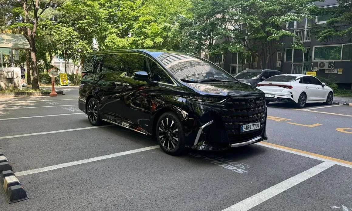 Toyota Alphard — фото 8