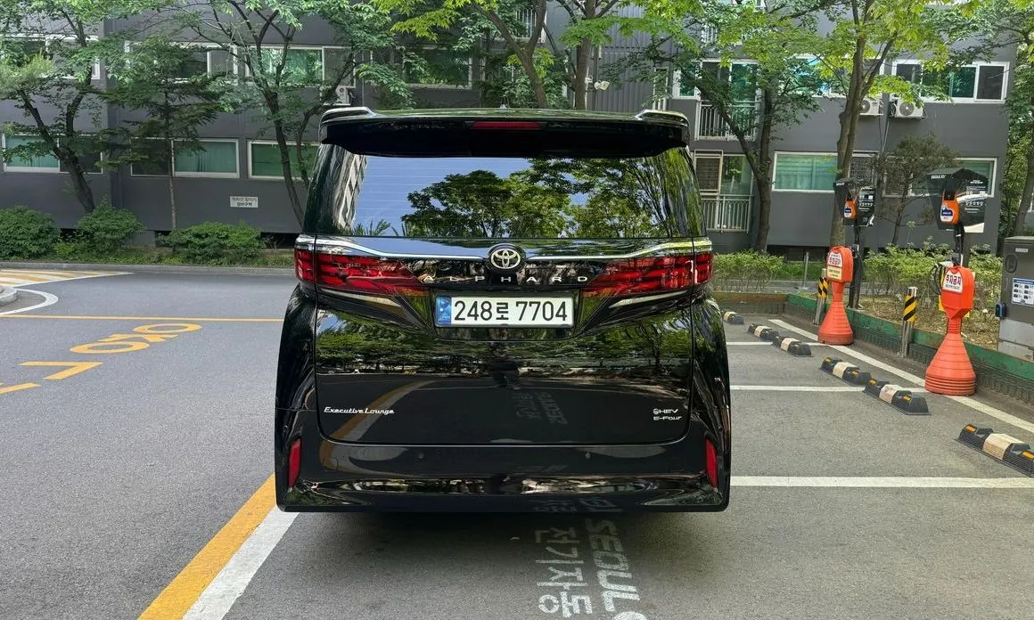 Toyota Alphard — фото 7