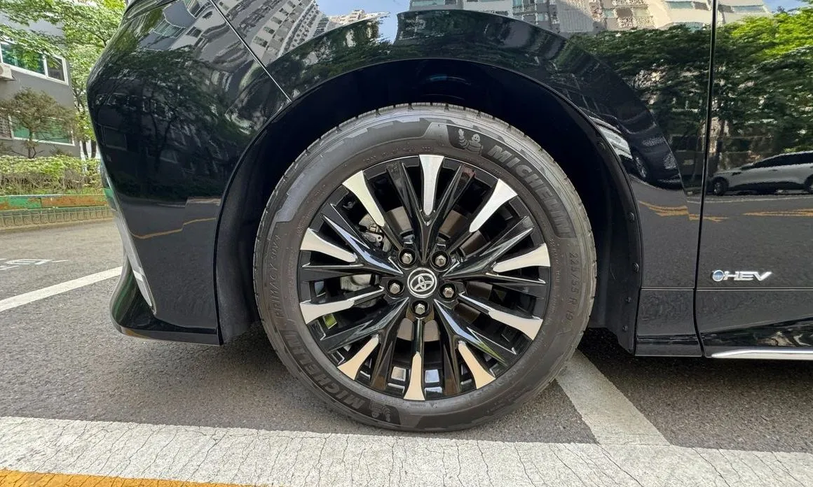 Toyota Alphard — фото 4