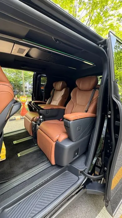 Toyota Alphard — фото 2