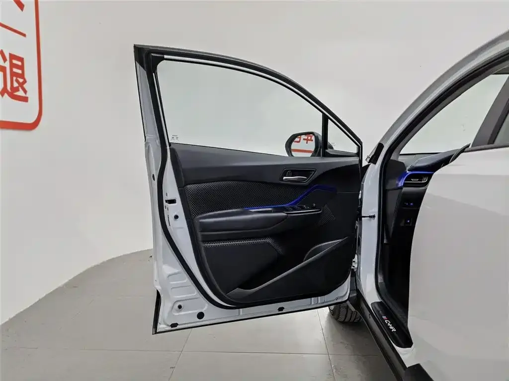 Toyota C-HR — фото 4