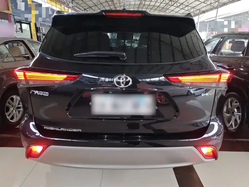 Toyota Highlander — фото 9