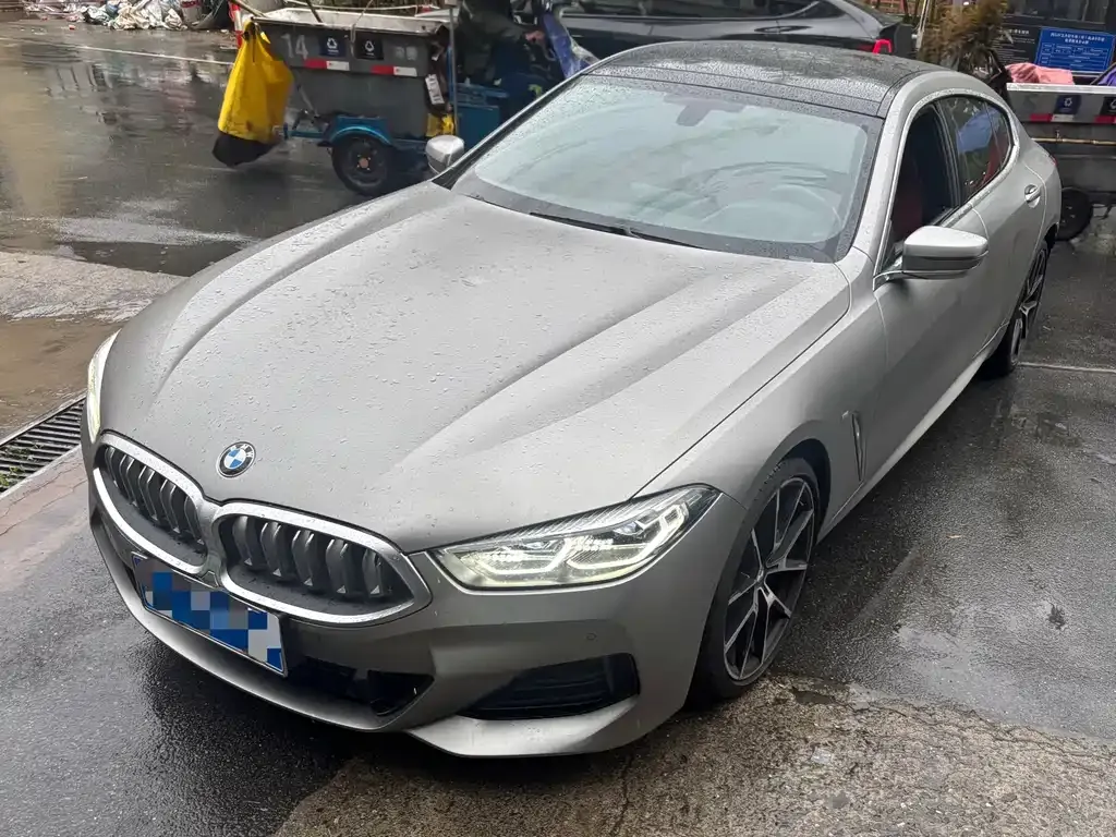 BMW 8 Series — фото 1