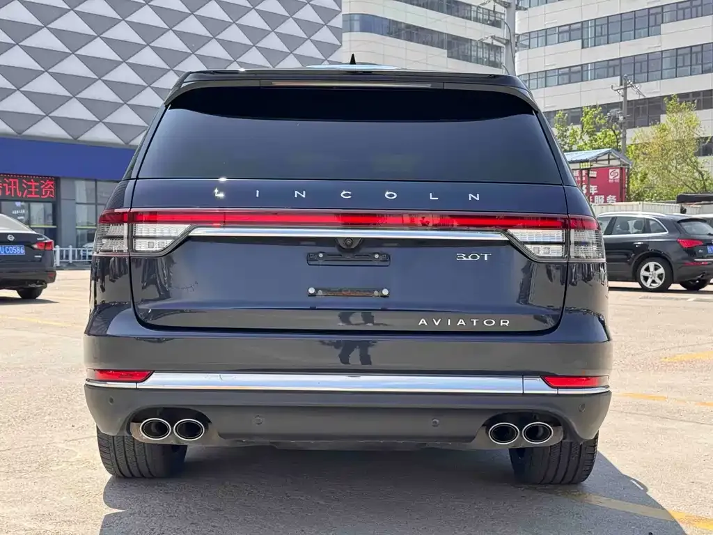 Lincoln Aviator — фото 10