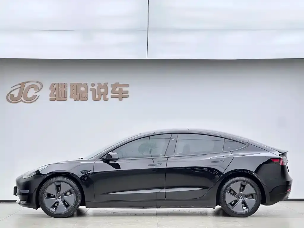 Tesla Model 3 — фото 3