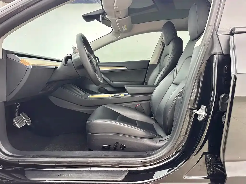 Tesla Model 3 — фото 8