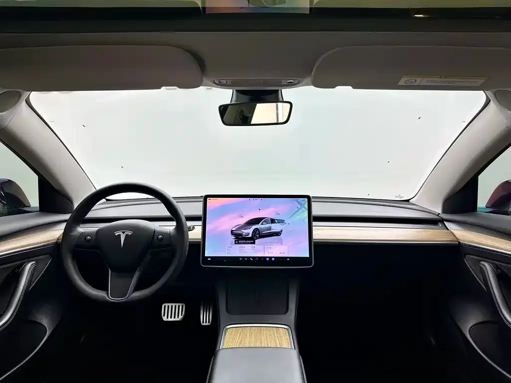 Tesla Model 3 — фото 9