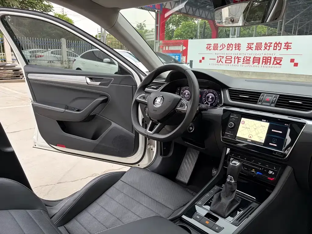 Skoda Superb — фото 2