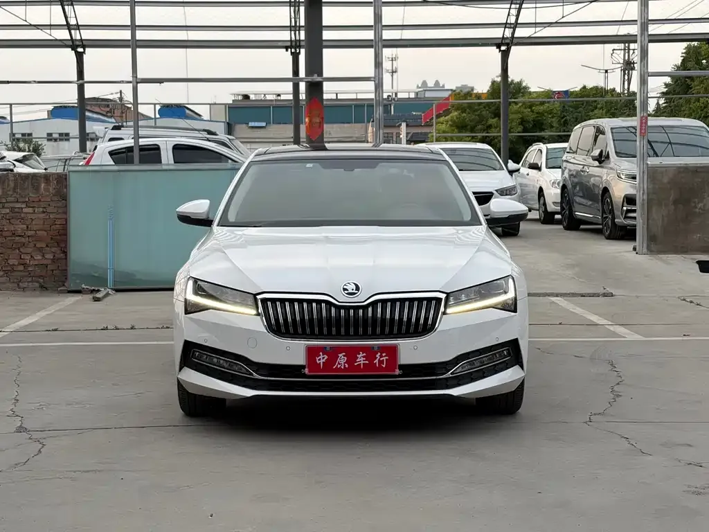 Skoda Superb — фото 6
