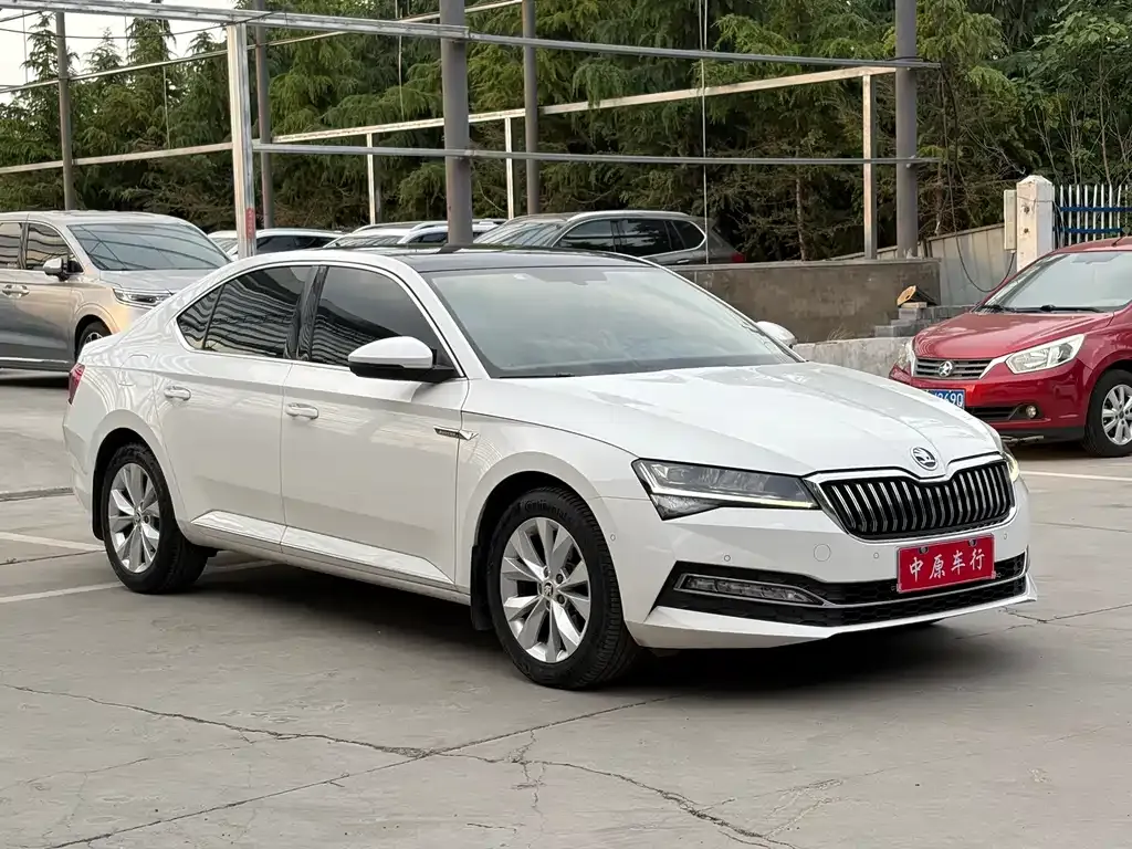 Skoda Superb — фото 4