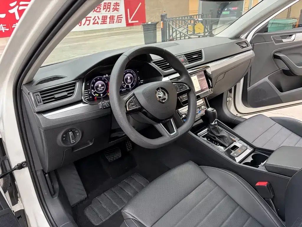 Skoda Superb — фото 3