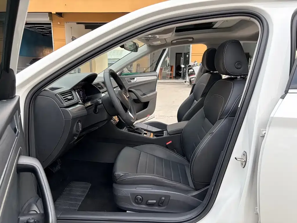 Skoda Superb — фото 8