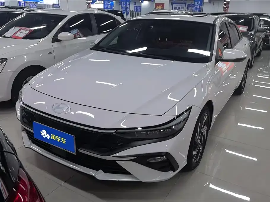 Hyundai Elantra — фото 10