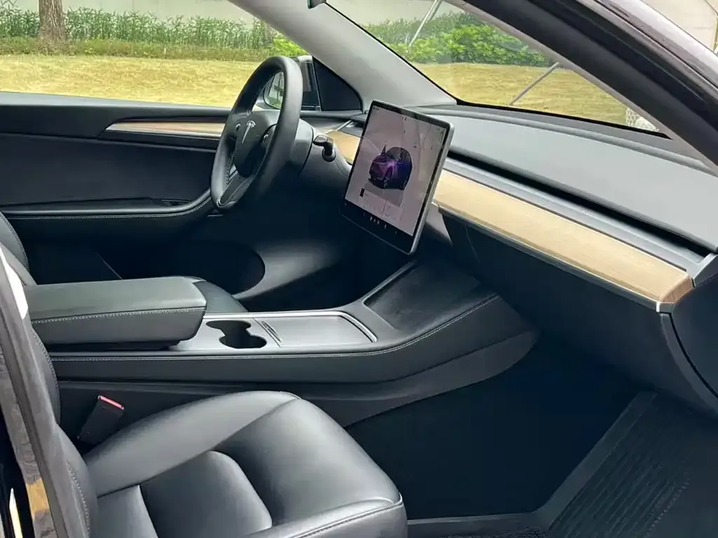 Tesla Model Y — фото 6