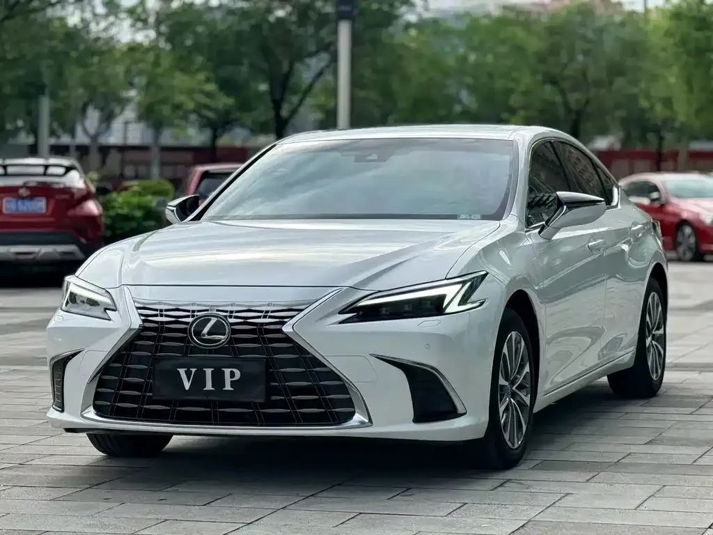 Lexus ES — фото 1